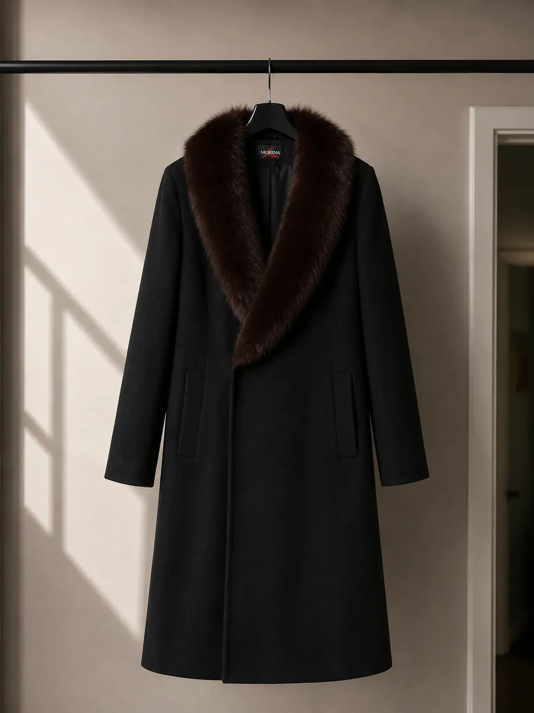 Abrigo Negro Cuello de Piel